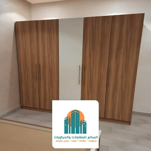 ديكور شبيه الخشب القطيف